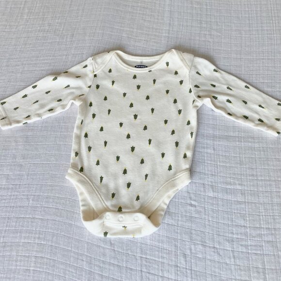 Baby 3-6M Winter/Holiday/Christmas Outfit - Gender Neutral - Christmas Trees - Picture 3 of 9